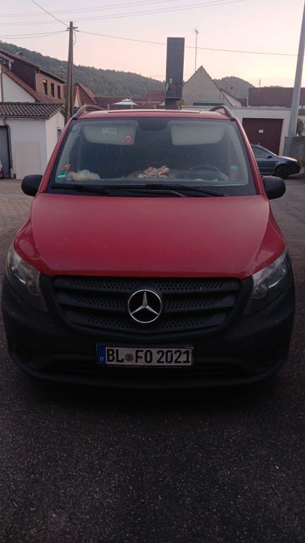 Rot Gebraucht 2018 Mercedes Vito Van / Kleinbus | 5.800 € - Bild 1/4