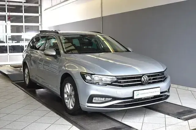 Gebraucht VW Passat Business 150 PS (110 kW) 2022 Silber Kombi