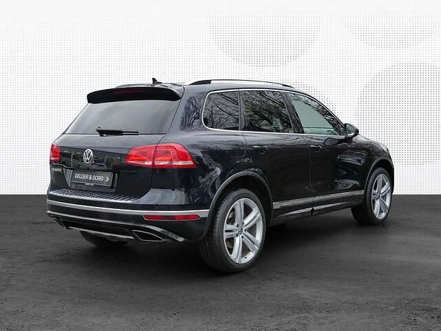 Gebraucht VW Touareg R-line 262 PS (192 kW) 2016 Moonlight blue perleffekt SUV