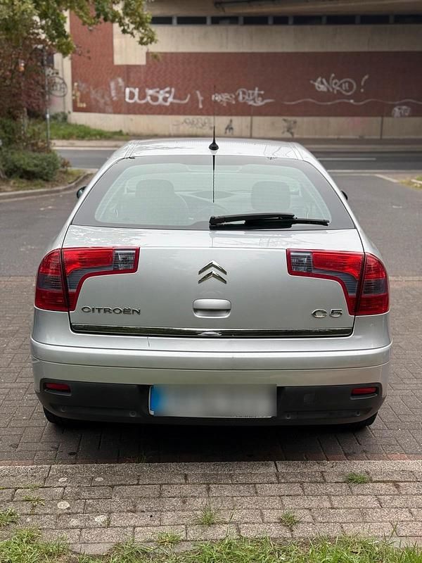Grau Gebraucht 2005 Citroën C5 Tendance Limousine | 2.666 € (Superpreis) - Bild 1/4