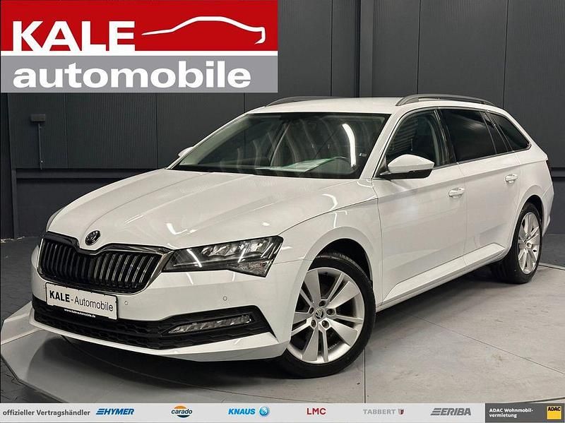 Moonweiss metallic Gebraucht 2021 Skoda Superb Ambition Kombi | 25.970 € (Fairer Preis) - Bild 1/4