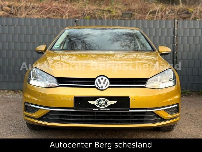 Gebraucht VW Golf VII Comfortline 110 PS (80 kW) 2018 Gelb Limousine