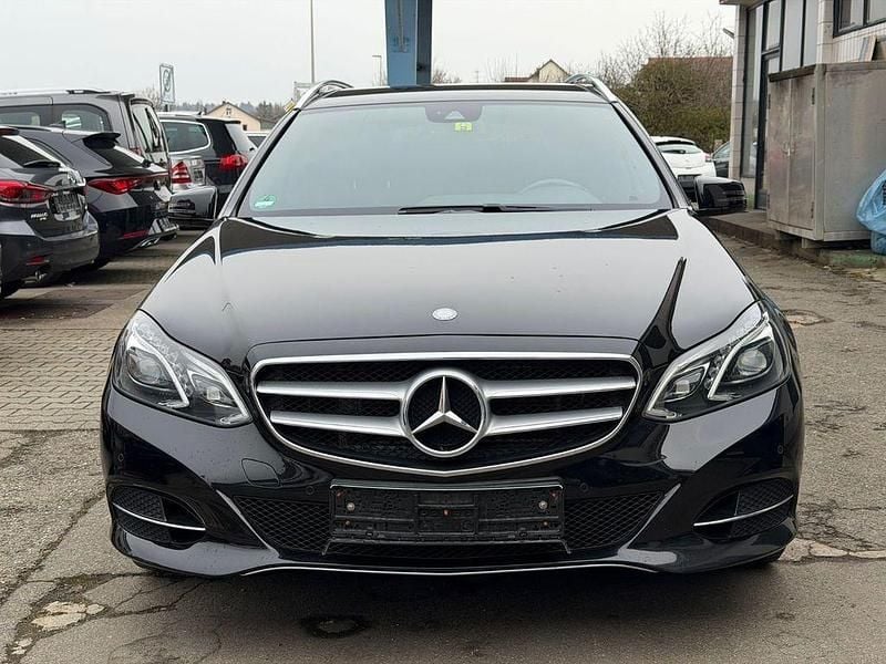 Schwarz Gebraucht 2015 Mercedes E220 Kombi | 12.990 € (Guter Preis) - Bild 1/4