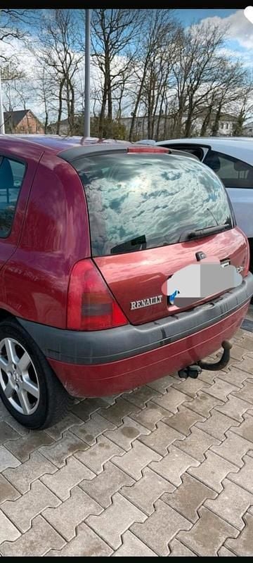 Second-hand Renault Clio II 75 CP (55 kW) 2000 Roșu Hatchback