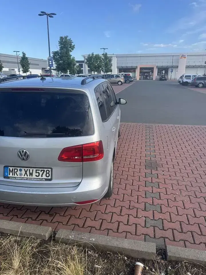 Gebraucht VW Touran Comfortline 140 PS (102 kW) 2012 Grau Van / Kleinbus