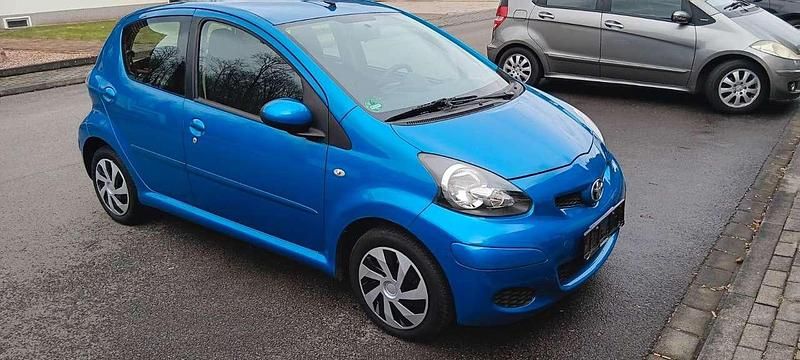 Gebraucht Toyota Aygo 68 PS (50 kW) 2009 Blau Kleinwagen