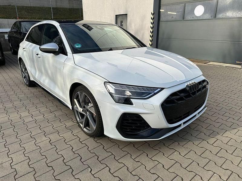 Gebraucht Audi S3 Sport 333 PS (244 kW) 2025 Weiß Limousine
