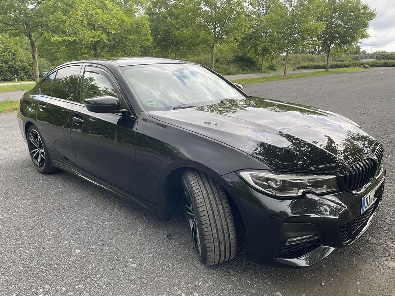 Schwarz Gebraucht 2019 BMW 320 M Sport Limousine | 27.000 € (Superpreis) - Bild 1/4