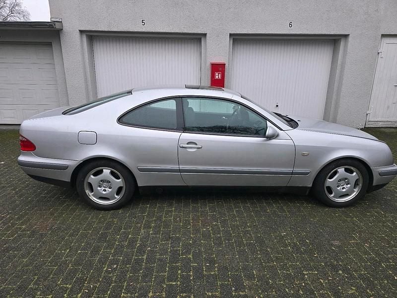 Silber Gebraucht 1998 Mercedes CLK320 Coupé | 4.300 € (Superpreis) - Bild 1/4