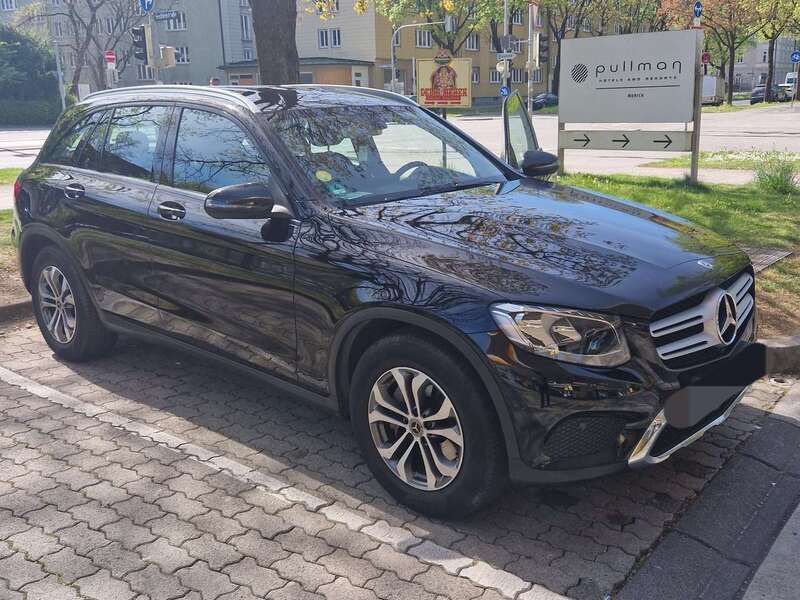 Schwarz Gebraucht 2017 Mercedes GLC220 SUV | 25.500 € (Fairer Preis) - Bild 1/4