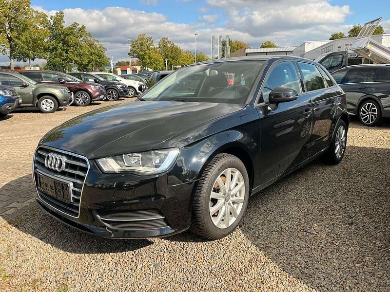 Schwarz Gebraucht 2015 Audi A3 Sportback Attraction Kleinwagen | 14.990 € (Etwas zu teuer) - Bild 1/3