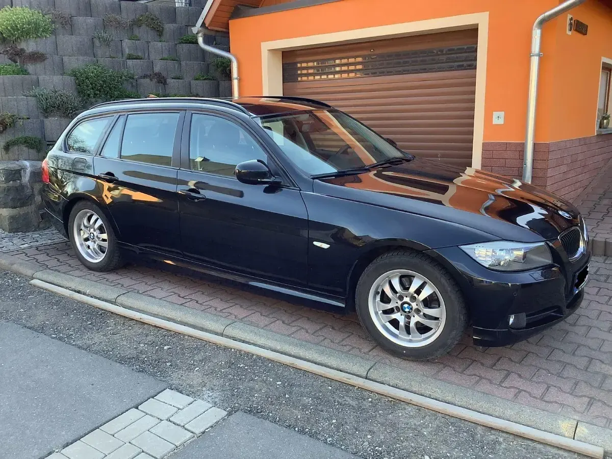 Gebraucht BMW 318 Exclusive 143 PS (105 kW) 2010 Schwarz Kombi