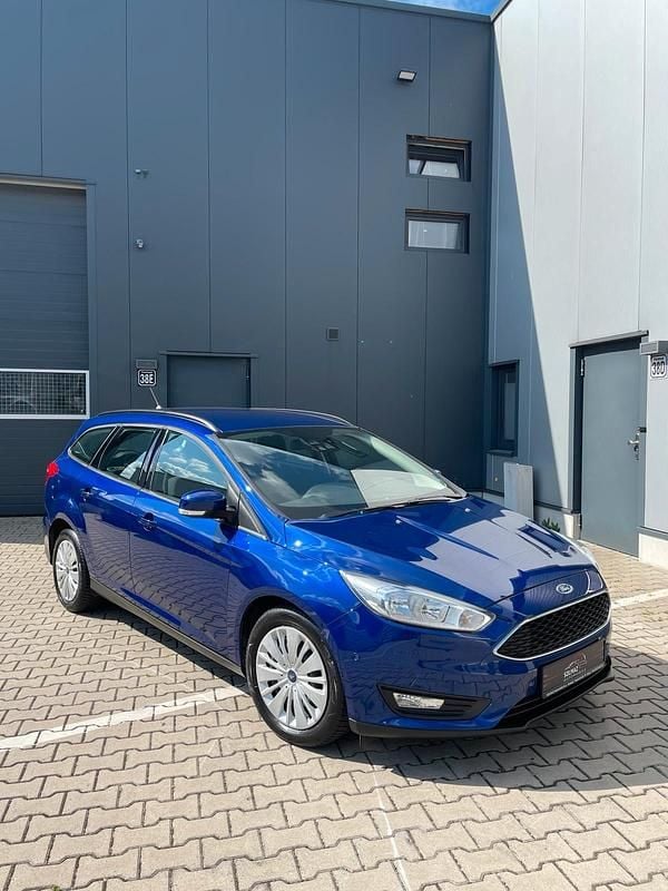 Blau Gebraucht 2017 Ford Focus Kombi | 9.399 € (Fairer Preis) - Bild 1/4