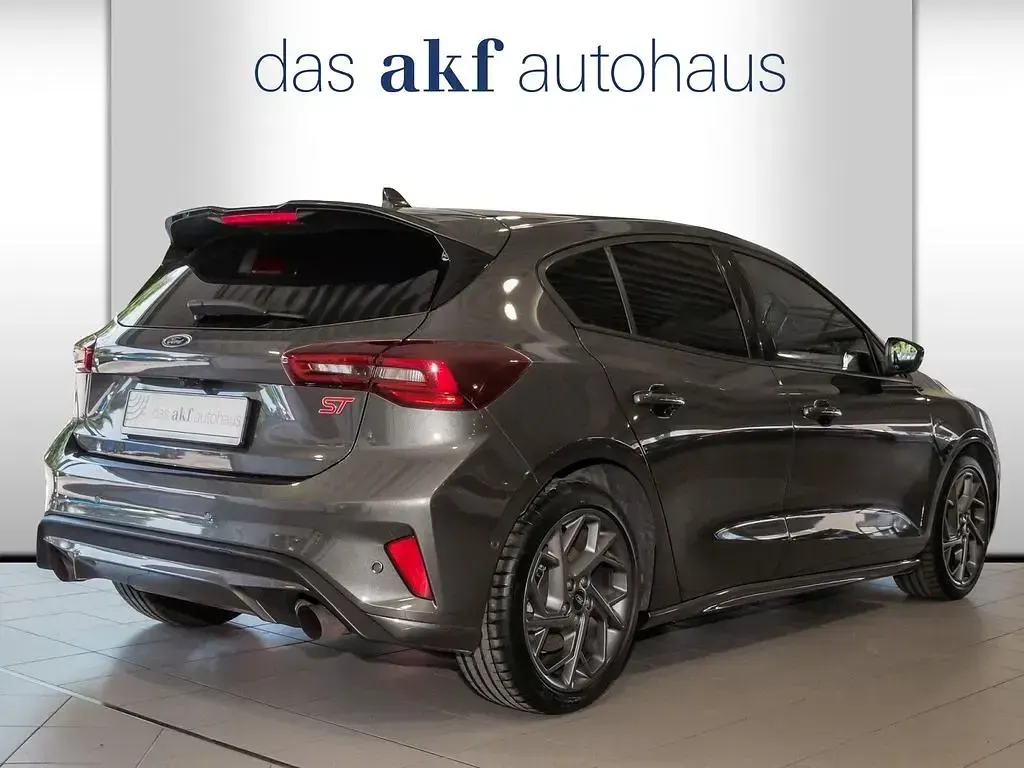 Gebraucht Ford Focus ST 280 PS (205 kW) 2023 Magneticgrau (metallic) Limousine