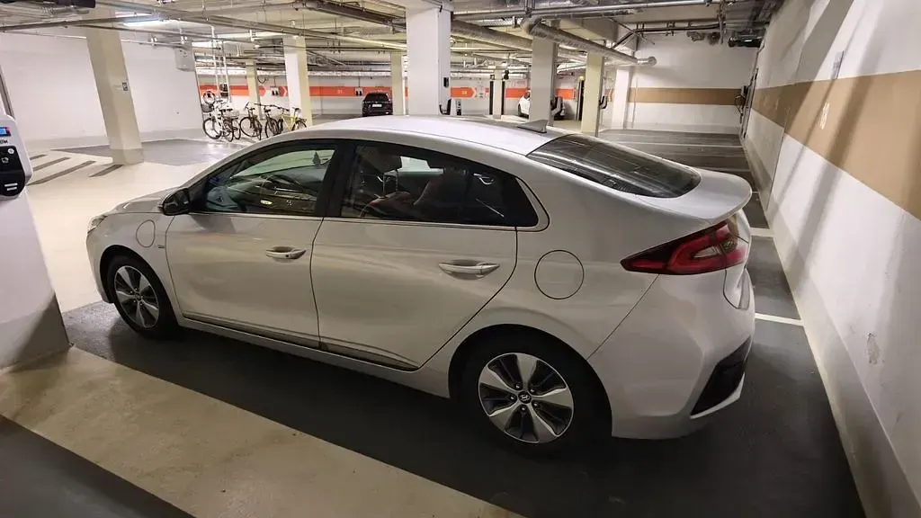 Gebraucht Hyundai Ioniq Premium 141 PS (103 kW) 2017 Silber Kleinwagen