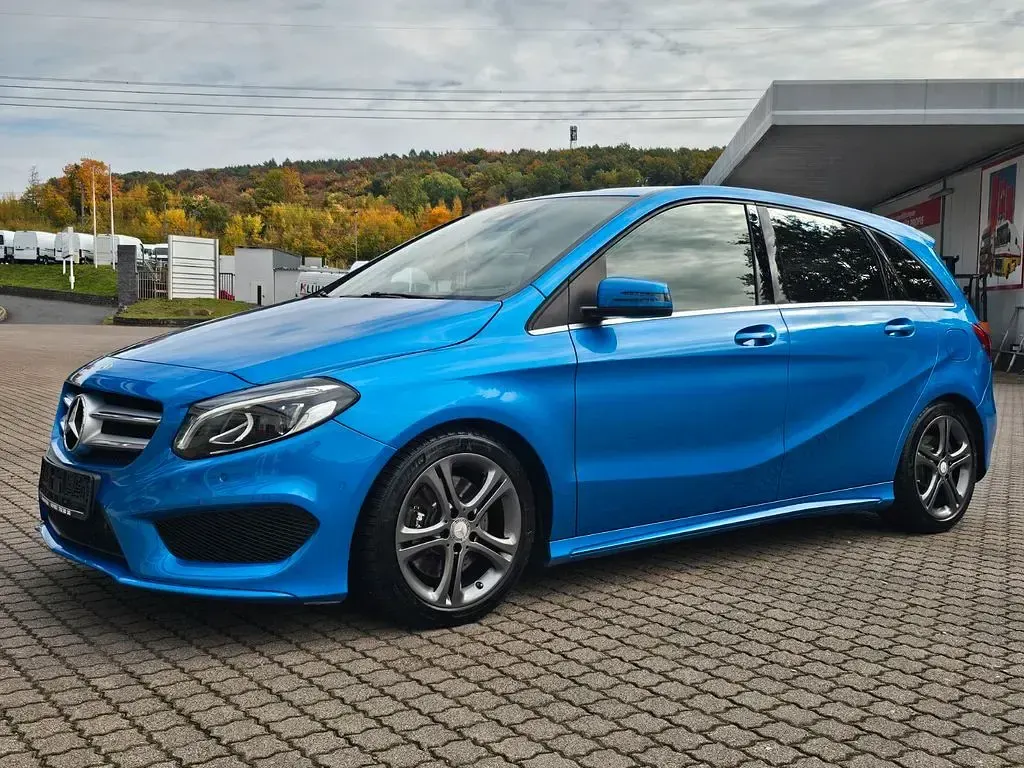 Gebraucht Mercedes B250 AMG line 211 PS (155 kW) 2017 Blau Kleinwagen