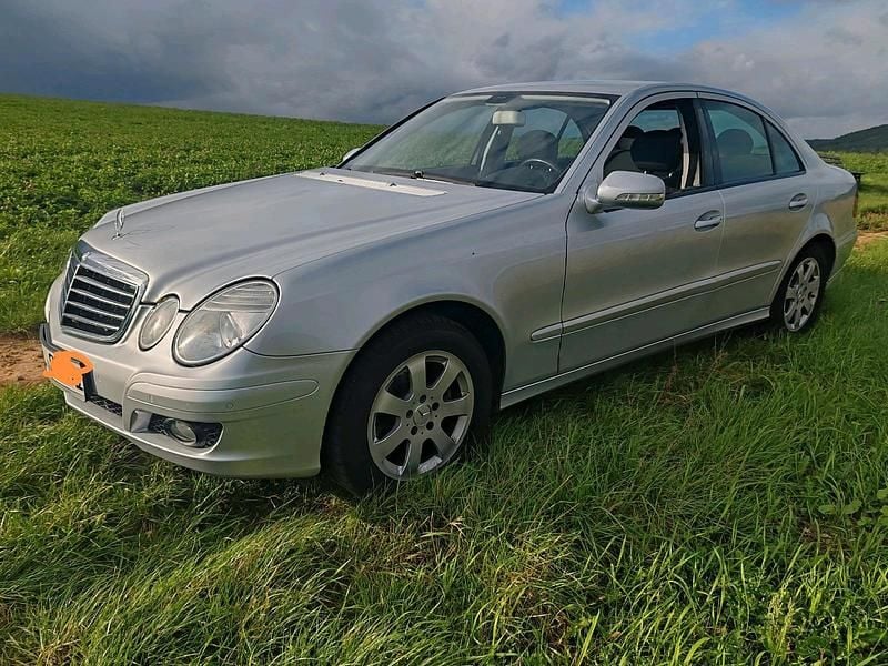 Silber Gebraucht 2006 Mercedes E280 Limousine | 7.000 € (Fairer Preis) - Bild 1/4