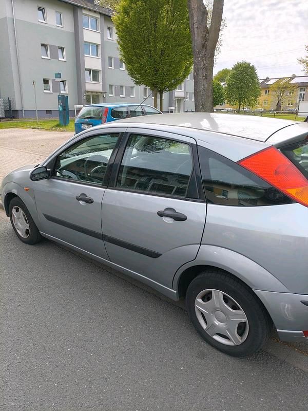 Second-hand Ford Focus 100 CP (73 kW) 2004 Gri Hatchback