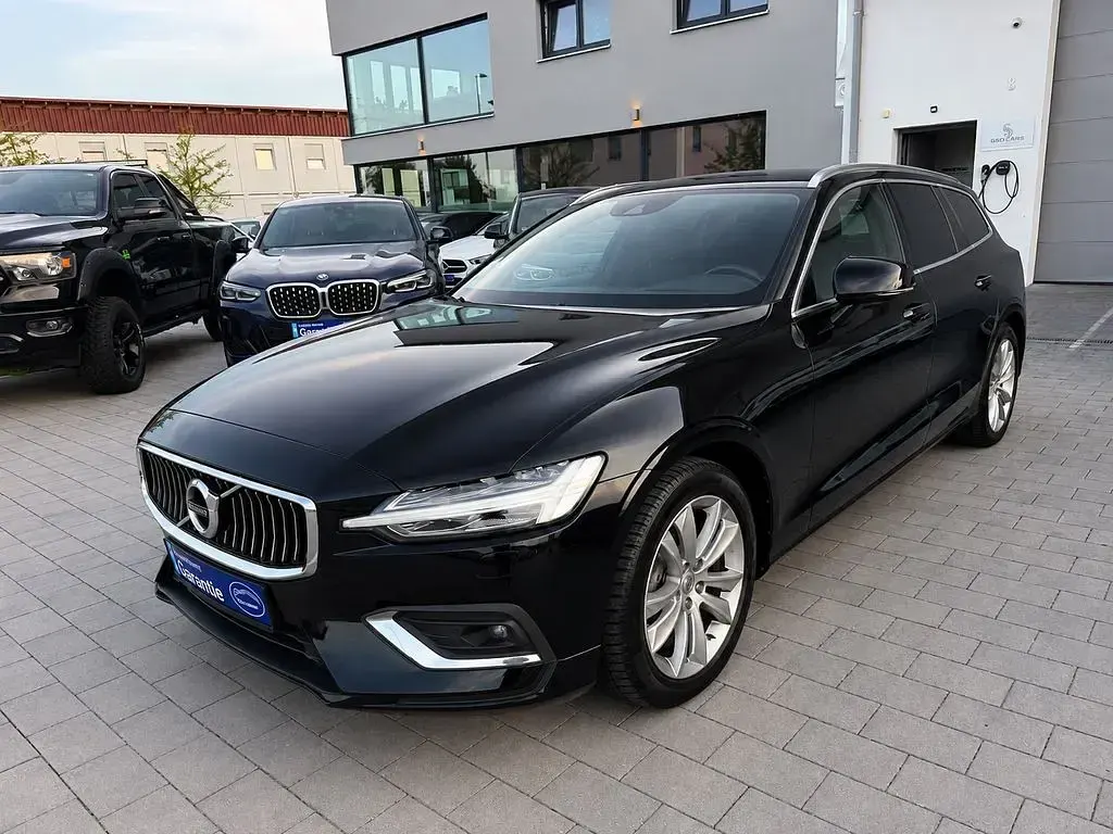 Gebraucht Volvo V60 Inscription 150 PS (110 kW) 2019 Schwarz Kombi