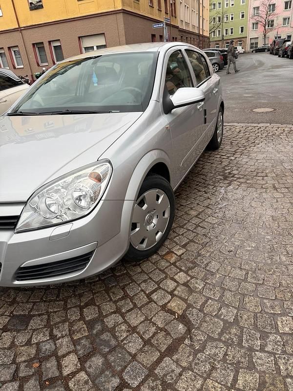 Gebraucht Opel Astra 105 PS (77 kW) 2005 Silber Limousine