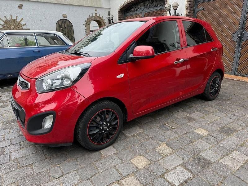 Rot Gebraucht 2013 Kia Picanto DREAM-TEAM Edition Kleinwagen | 3.990 € (Guter Preis) - Bild 1/4