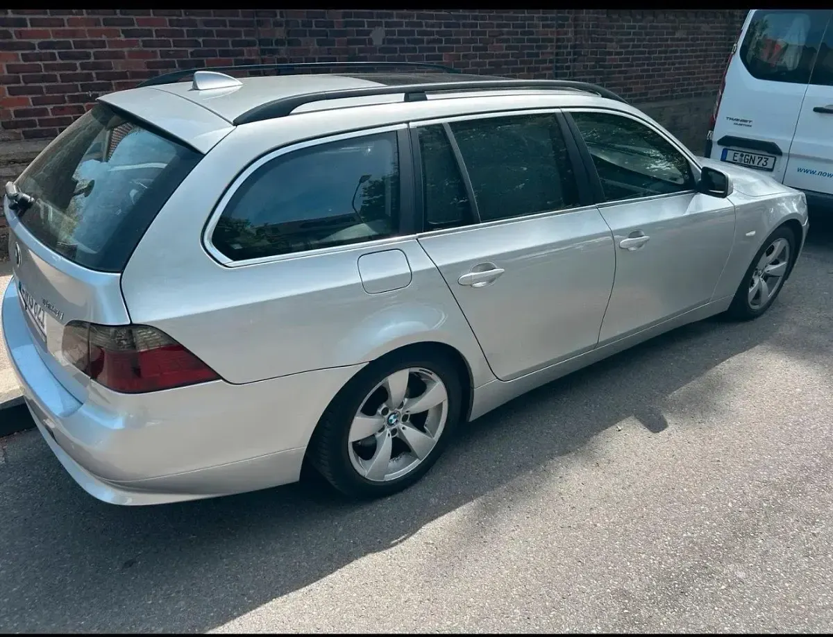 Gebraucht BMW 523 177 PS (130 kW) 2005 Silber Kombi