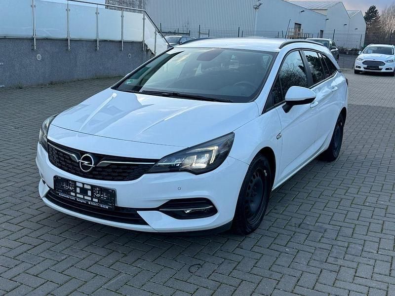 Używany Opel Astra Basis 110 KM (80 kW) 2021 Biały Kombi