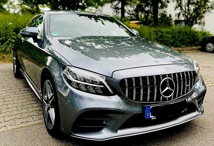 Grau Gebraucht 2018 Mercedes C180 AMG Coupé | 21.900 € (Teuer) - Bild 1/4