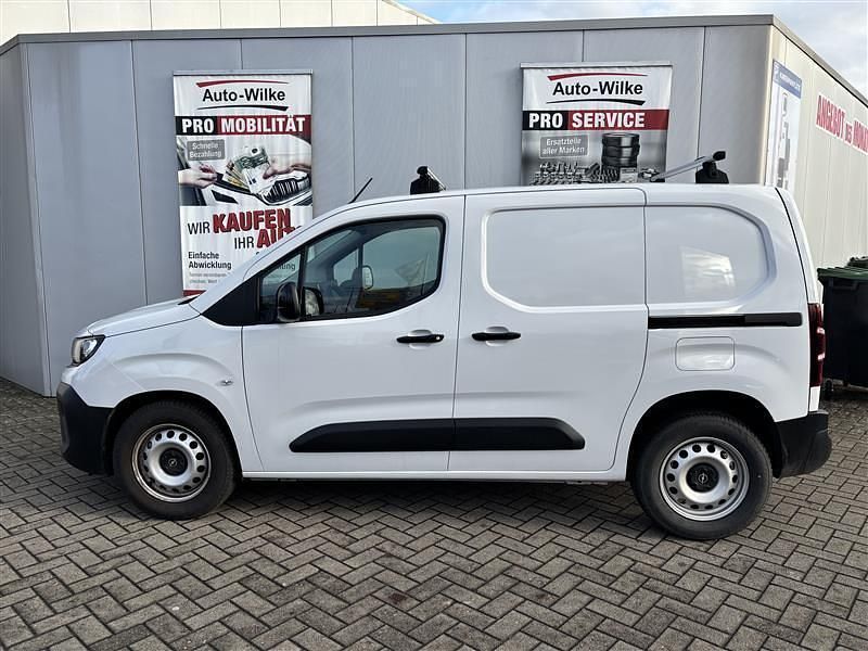 Gebraucht Opel Combo Basis 110 PS (80 kW) 2025 Weiß Van