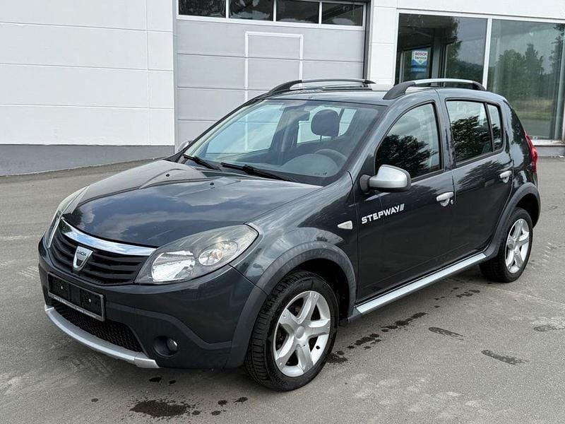 Grau Gebraucht 2011 Dacia Sandero Stepway Kleinwagen | 2.590 € (Guter Preis) - Bild 1/4