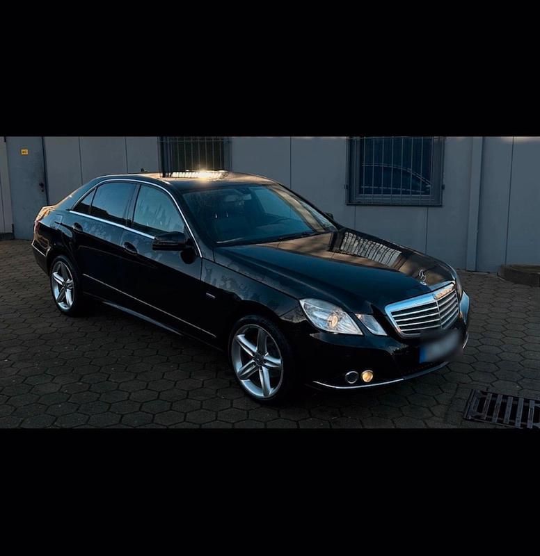 Gebraucht Mercedes E200 136 PS (100 kW) 2010 Schwarz Limousine