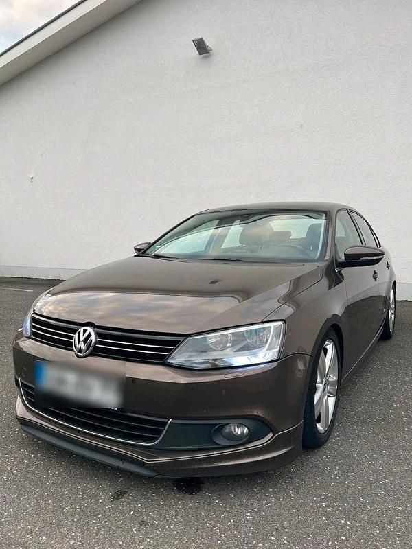 Braun Gebraucht 2012 VW Jetta Highline Limousine | 3.800 € (Superpreis) - Bild 1/4