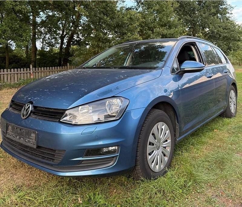 Blau Gebraucht 2015 VW Golf VII Trendline Kombi | 6.100 € (Superpreis) - Bild 1/4