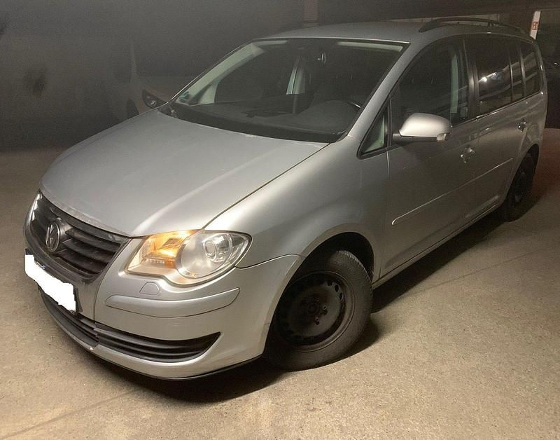 Silber Gebraucht 2008 VW Touran Highline Van / Kleinbus | 1.499 € (Superpreis) - Bild 1/4