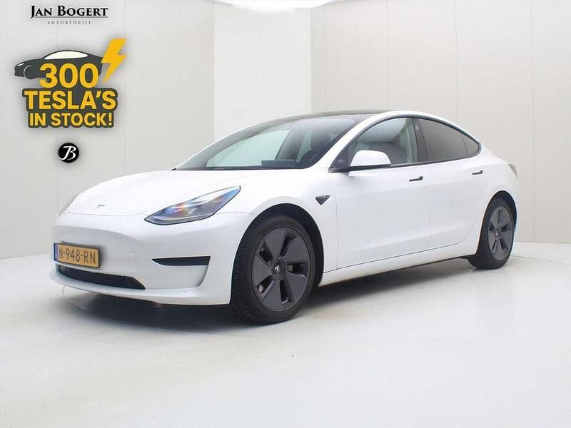 Gebraucht Tesla Model 3 Standard Range 225 kW (306 PS) 2021 Weiß Limousine
