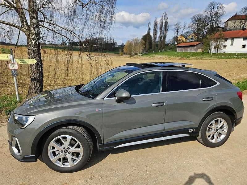 Grau Gebraucht 2023 Audi Q3 Sportback S-Line SUV | 38.500 € (Fairer Preis) - Bild 1/4
