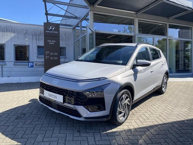 Grau Gebraucht 2025 Hyundai Bayon Trend SUV | 24.280 € (Fairer Preis) - Bild 1/4