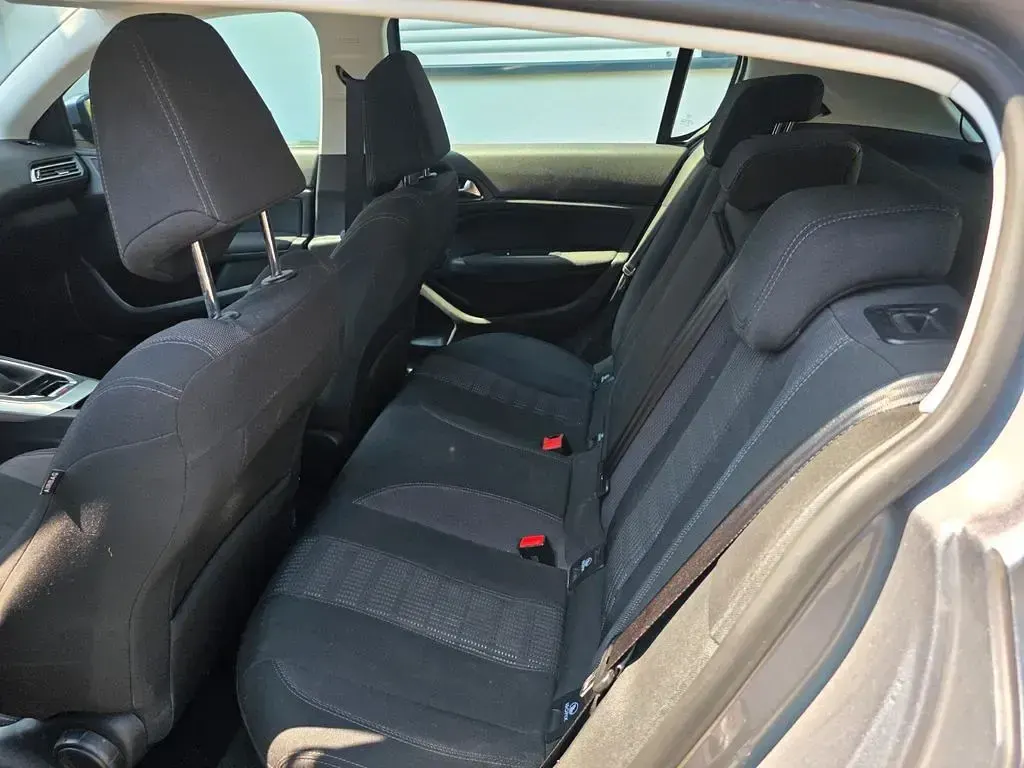 Gebraucht Peugeot 308 Style 131 PS (96 kW) 2015 Silber Limousine