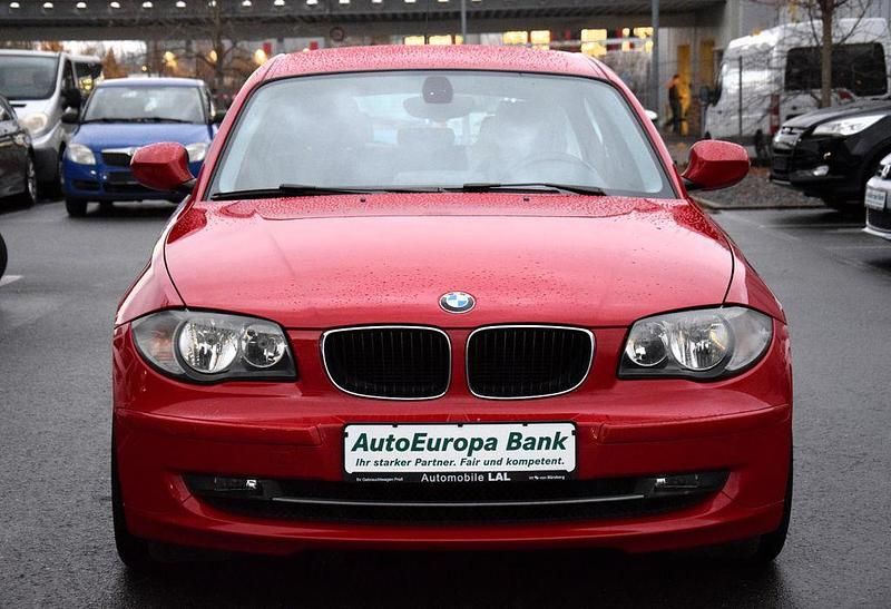 Gebraucht BMW 118 Advantage 143 PS (105 kW) 2011 Rot Kleinwagen