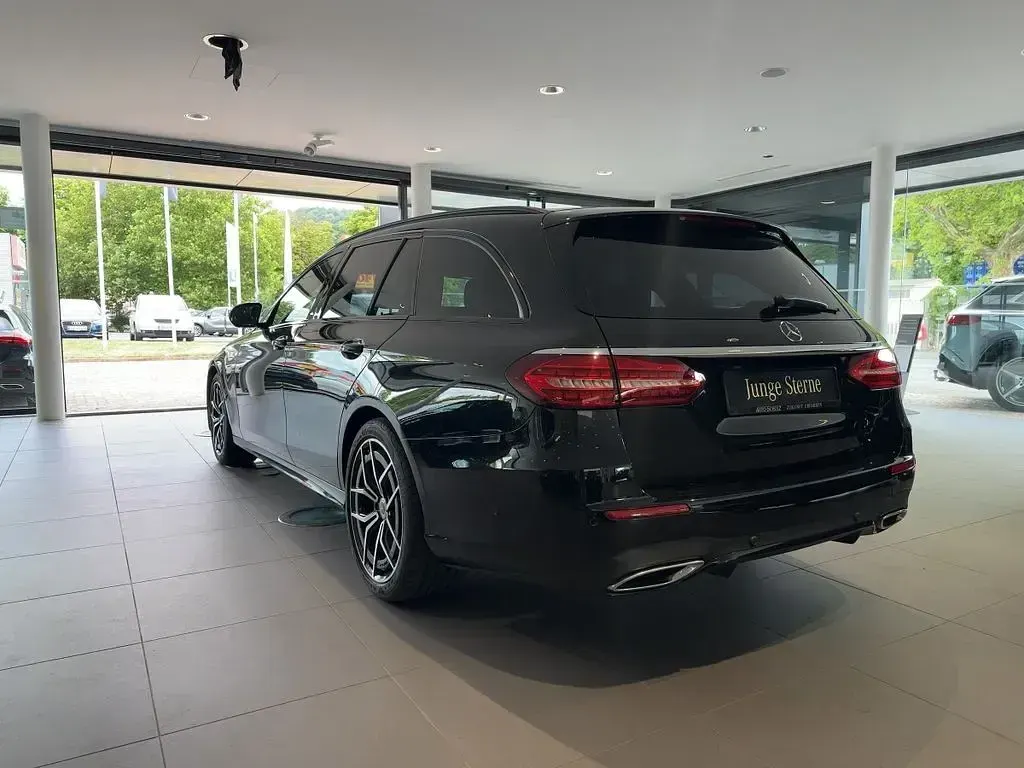 Gebraucht Mercedes E400 AMG 330 PS (242 kW) 2023 Schwarz Limousine