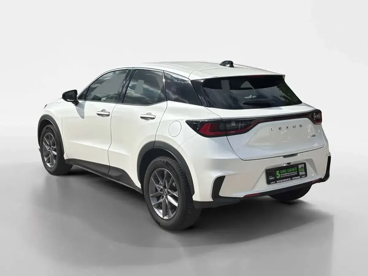 Gebraucht Lexus LBX 136 PS (100 kW) 2025 Weiß SUV
