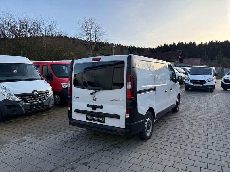 Gebraucht Renault Trafic 121 PS (88 kW) 2018 Weiß Van / Kleinbus