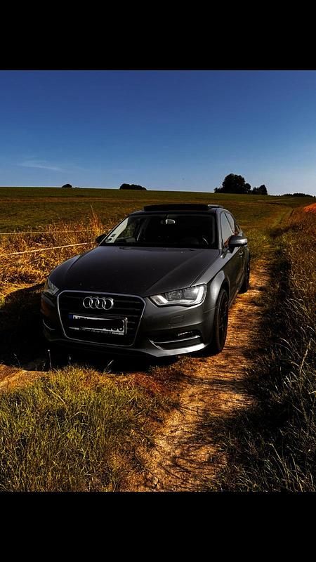 Grau Gebraucht 2013 Audi A3 Kleinwagen | 8.550 € (Fairer Preis) - Bild 1/4