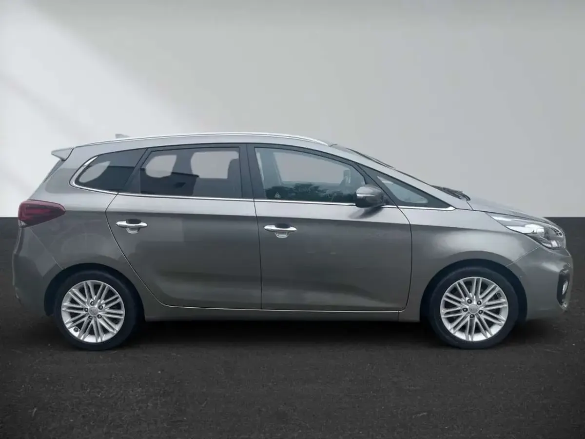 Gebraucht Kia Carens Vision 166 PS (122 kW) 2018 Titaniumsilber metallic Van / Kleinbus