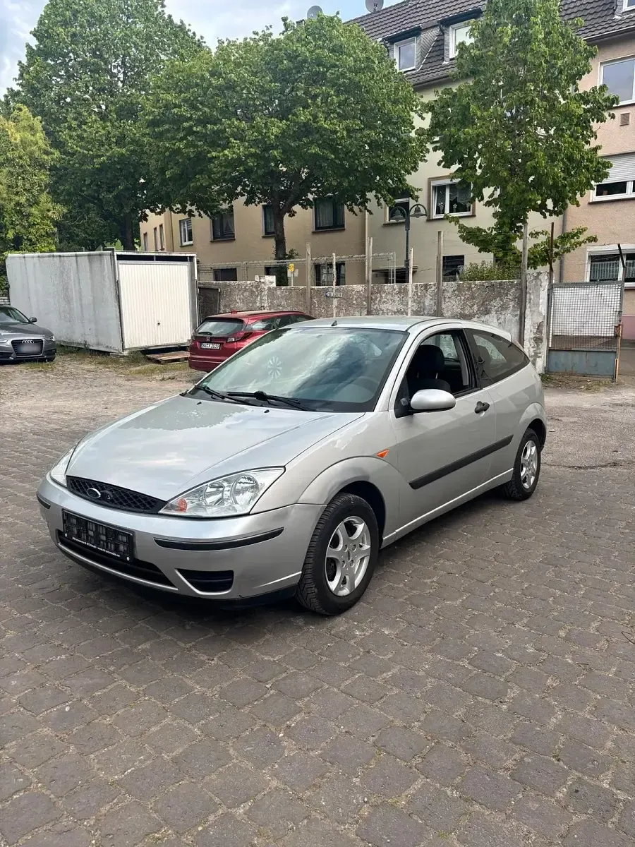 Second-hand Ford Focus 115 CP (84 kW) 2005 Argintiu Hatchback