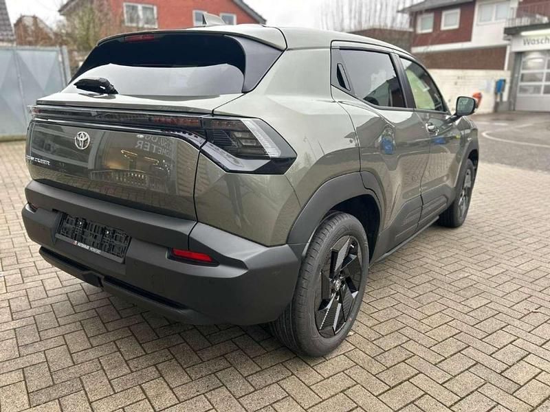 Neu Toyota Urban Cruiser Play 127 kW (174 PS) 2026 Grün SUV