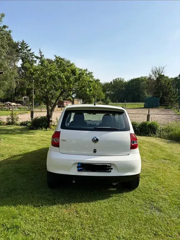 Gebraucht VW Fox Style 60 PS (44 kW) 2011 Weiß Kleinwagen