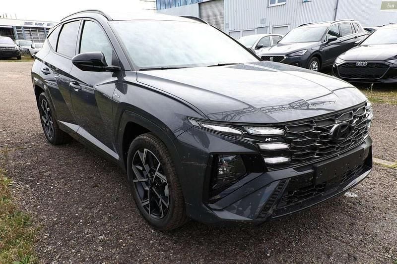 Shadow grey metallic Neu 2025 Hyundai Tucson N Line SUV | 30.612 € (Guter Preis) - Bild 1/4