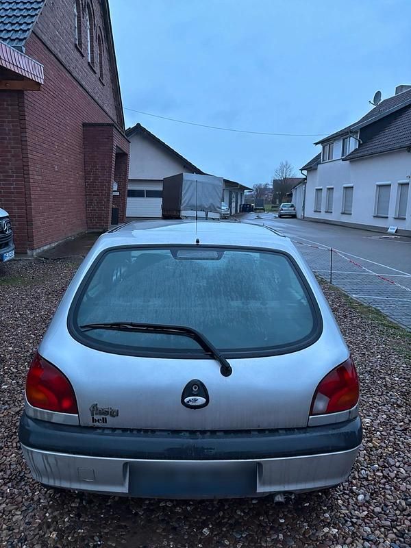 Gebraucht Ford Fiesta 75 PS (55 kW) 2000 Silber Kleinwagen