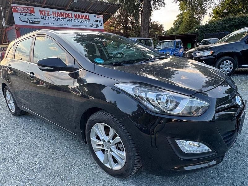 Schwarz Gebraucht 2013 Hyundai i30 Trend Kombi | 6.999 € (Fairer Preis) - Bild 1/4